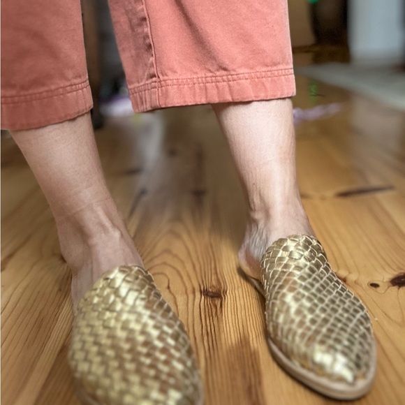 Gold Woven Women's Mules size 8.5 - Picture 3 of 4